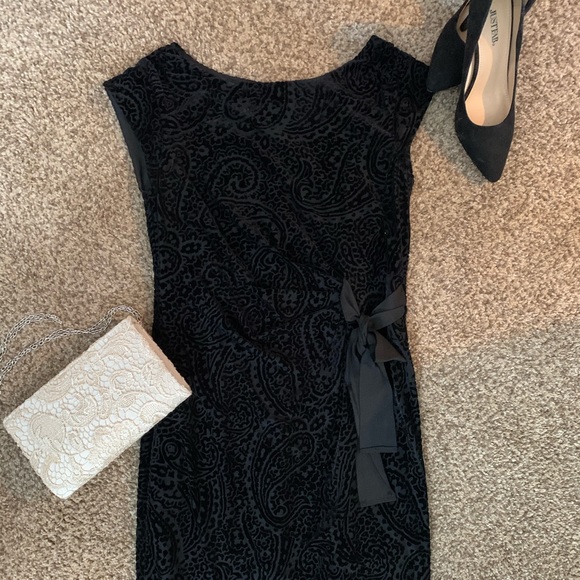 Black Design Dress 🖤 - Picture 2 of 4